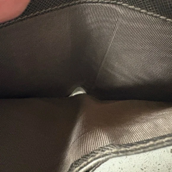 Women’s SALVATORE FERRAGAMO EUC Gold Bronze Metallic Trifold Wallet with Clasp - Picture 5 of 10